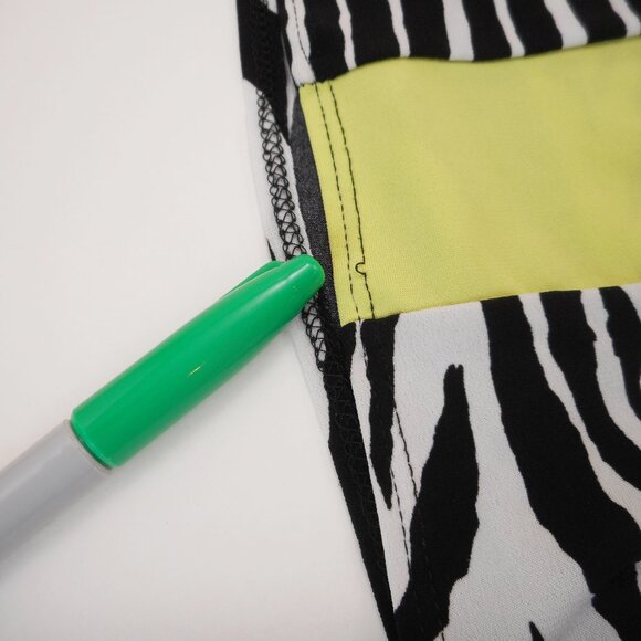 Chico’s Size 3 Women's size XL Zebra Striped Top Black White Lime Stretch Knit - Picture 8 of 10